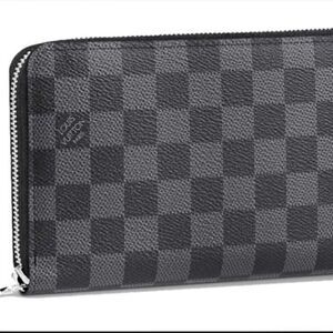 Louis Vuitton Zippy Organizer
Damier Graphite Canvas Black